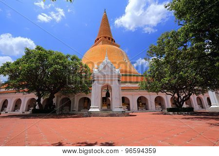 Phra Pathom Chedi, pagoda, the landmark of Nakhon Pathom