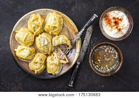 Traditional Turkish Manti with Joghurt and Vinegar