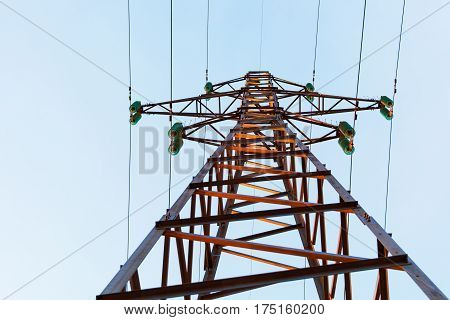 The support of an electric power line from below against the sky