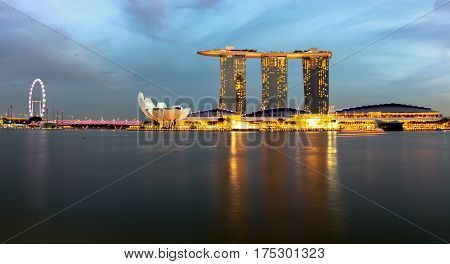 2017 January: wide angle view of the Art Museum Marina Bay Sands and Marina Bay Conference center with the Singapore flyer and the DNA aka. helix bridge in the distance