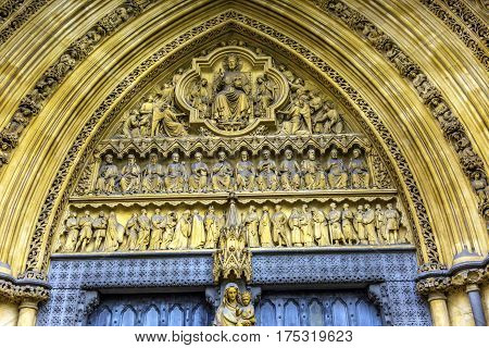 Mary Statue Door Facade Westminster Abbey Church London England. Westminister Abbey has been the burial place of Britain's monarchs since the 11th century and is the setting for many coronations and weddings.