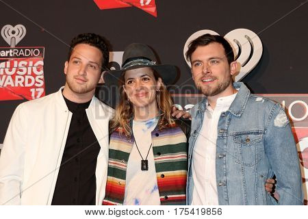 LOS ANGELES - MAR 5:  Pete Nappi, Samantha Ronson, Ethan Thompson, Ocean Park Standoff at the 2017 iHeart Music Awards at Forum on March 5, 2017 in Los Angeles, CA