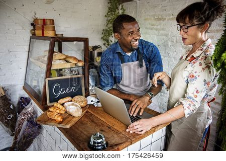 Couple partnership the bakehouse with e-busness online