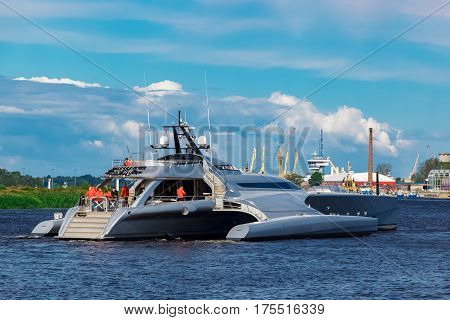 Large Silver Trimaran