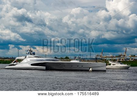 Large Silver Trimaran