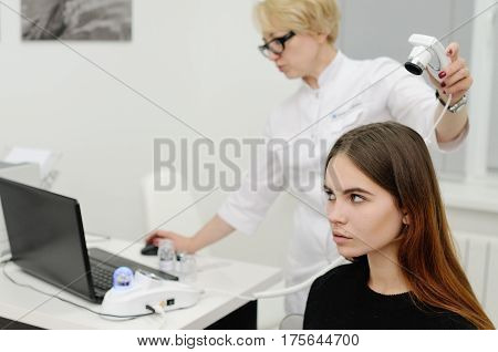 Trihoskopiya - is a method of hair examination using a special device - trihoskopa.