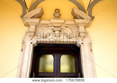 Rose Window  Italy  Lombardy       The Abbiate   Church   Closed Brick   Tower