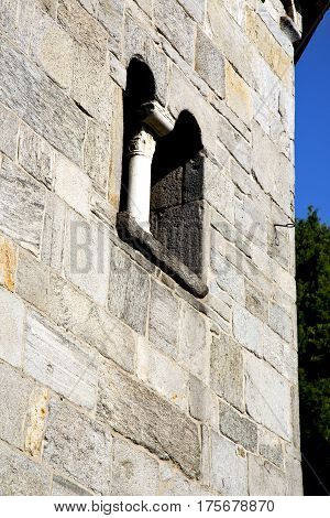 Rose Window  Italy  Lombardy       The Abbiate     Brick   Tower    Tile