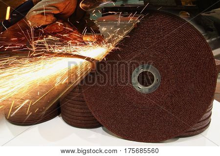 The abrasive discs stone for metal grinding in industrial steel with sparks