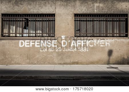 The law Post no bills in French (Defense d'afficher, Loi du 29 juillet 1881)