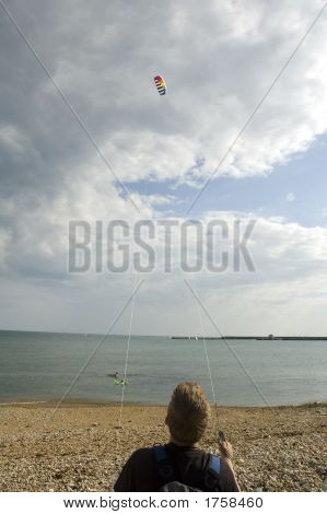 Kite Flyer sulla spiaggia