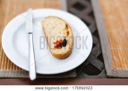 slice of bread with pepper and black olive slices