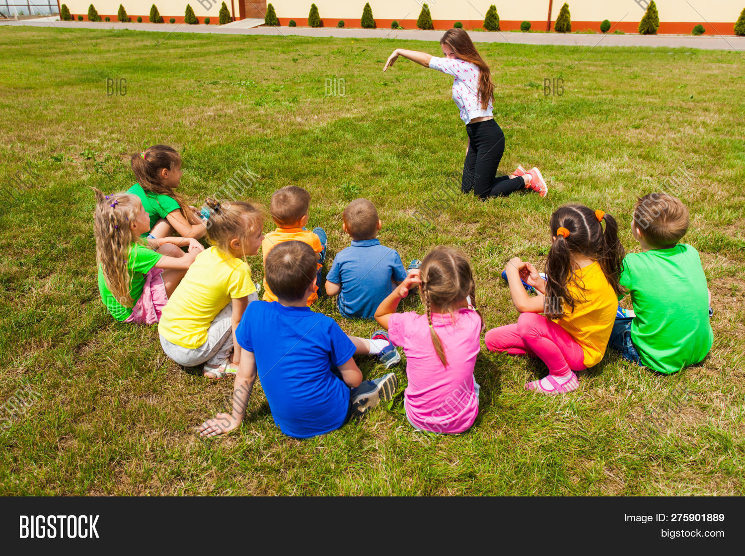 Интересные игры на улице. Советские дети играют в войну. Странная игра дети. Необычные игры для детей. Занятия для детей.