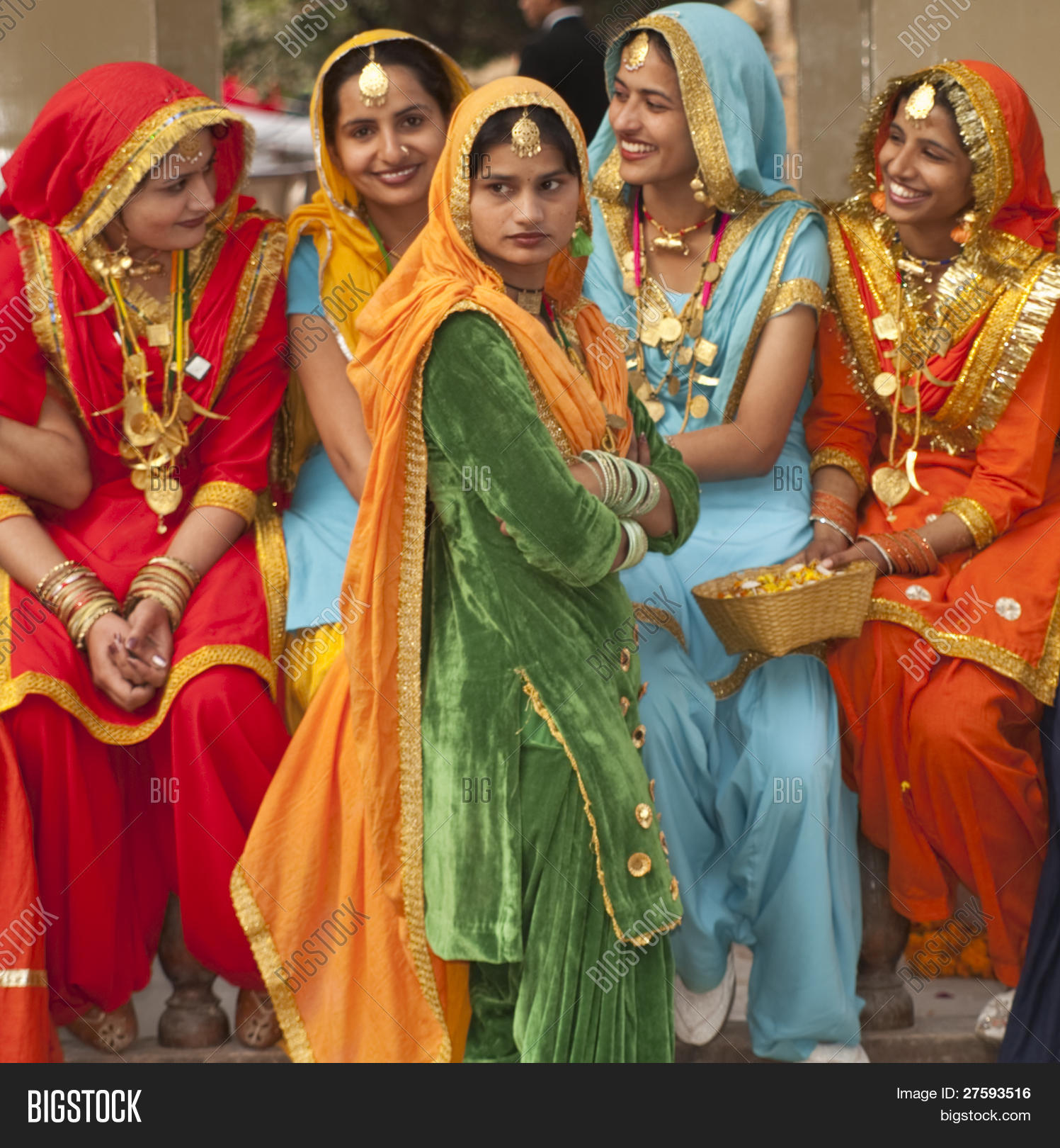 шиваджи даянджи. центральная индия. индус раджа. шиваджи бхонсле. Bangles cd.