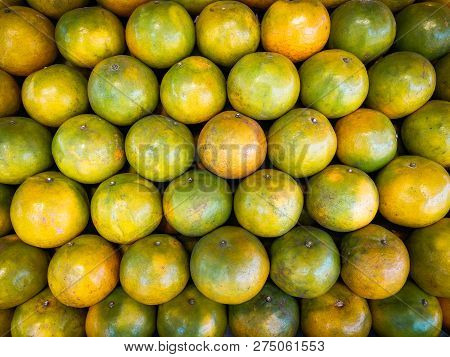 Orange fruit texture background / fresh organic oranges fruit for sale top view background healthy in the market - asia orange fruit