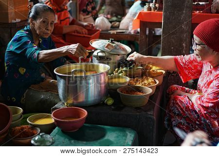 Yogyakarta, Indonesia. December, 15 2018. Jamu Seller At Prawirotaman, Traditional Market In Yogyaka