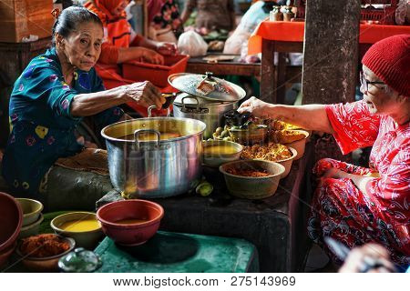Yogyakarta, Indonesia. December, 15 2018. Jamu Seller Or Herbalist In Traditional Market, Prawirotam