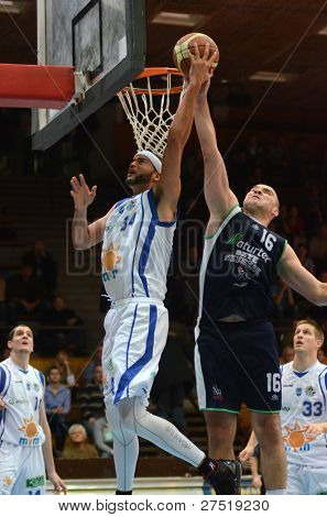 Kaposvar, Ungarn 10. Dezember: Michael fey (34) in Aktion bei der ungarischen Meisterschaft Basketball g
