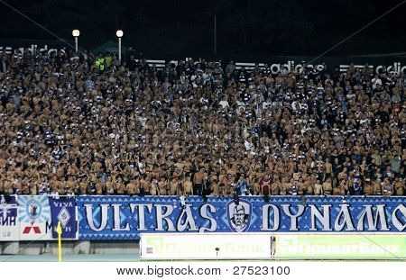 FC Dynamo Kyiv ultra UnterstÃ¼tzer zeigen Sie ihre UnterstÃ¼tzung