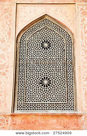 Ali Qapu Sarayı, İsfahan, Iran oryantal süslü penceresini açın.