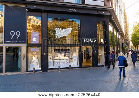 Barcelona, Spain. December 2018: People Walking In Front Of An Official Tous Jewelry Store