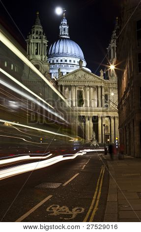 Cattedrale di San Paolo di notte