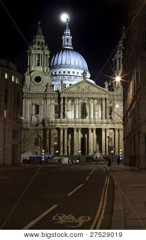 Cattedrale di San Paolo di notte