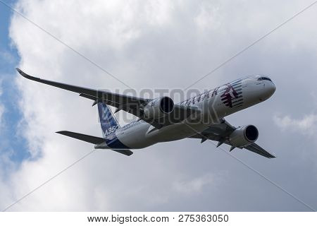Farnborough, Uk - July 16, 2014: Airbus A350-941 Commercial Aircraft With A Hybrid Airbus/qatar Airw