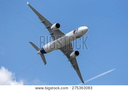 Farnborough, Uk - July 16, 2014: Airbus A350-941 Commercial Aircraft With A Hybrid Airbus/qatar Airw
