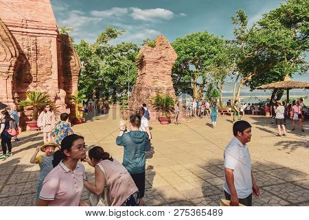 Jule 5, 2018. Nha Trang. Vietnam. Temple Complex. Thap Ba Ponagar. A Crowd Of Uristas Walking Around