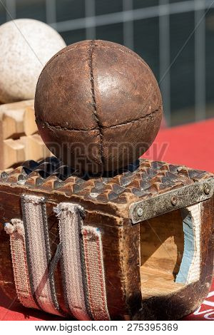 Ball With The Bracelet (pallone Col Bracciale) Xvi Century, The Most Popular Sport Athletic Team In 