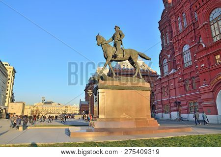 Moscow, Russia - November 16, 2018: Tourists Visiting The Equestrian Monument To Marshal Of The Sovi