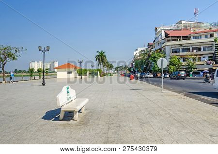 Phnom Penh, Cambodia - April 9, 2018: Preah Sisowath Quay, A Riverside Public Promenade On The Bank 