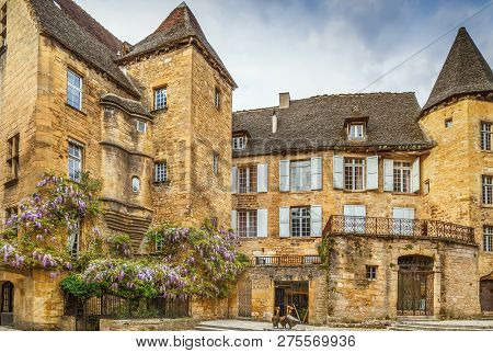 Square With Famous Goose Statue  In Sarlat-la-caneda, Dordogne, France