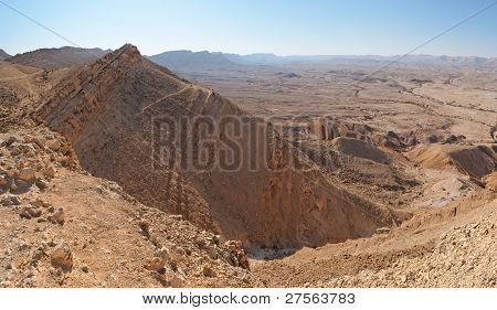 Canyon deserto Makhtesh Gadol (il grande cratere) in Israele