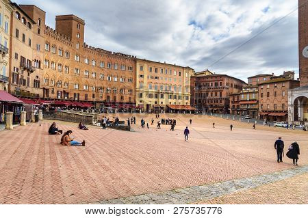 Siena, Italy - October 02, 2018: Palazzo Sansedoni And Palazzo Chigi Zondadari On Piazza Del Campo, 