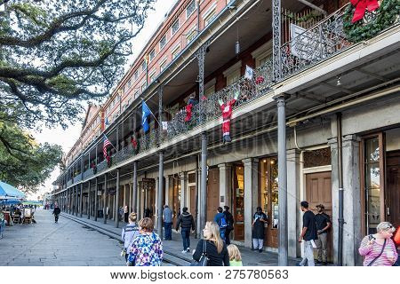 New Orleans, Usa - Dec 4, 2017: Building With Nostalgic Architectural Design Elements Along St. Pete
