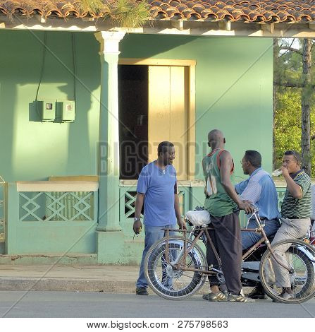 Santiago De Cuba, Cuba-april 14,2016: Streetlife Scene With Talking Men At A Ordinary Street Of Sant