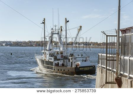 New Bedford, Massachusetts, Usa - November 7, 2018: Commercial Fishing Boat Miss Stevie B Ii, Hailin