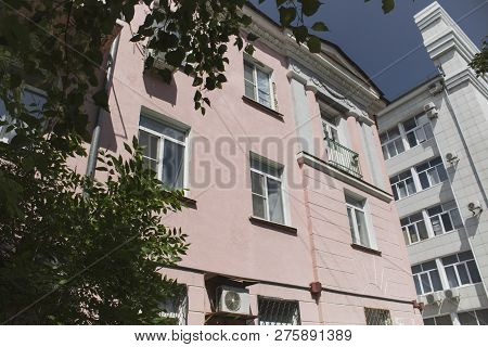 Old Brick House. Pink House. Old Architectire.