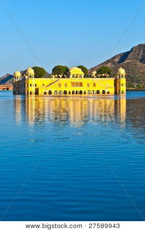Palacio del agua Jal Mahal en Jaipur, India.