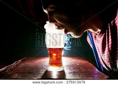 The Smoke From The Hookah, Objects In The Smoke