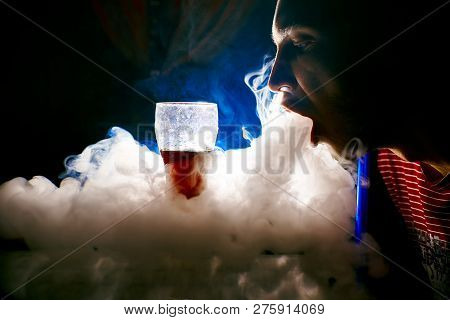 The Smoke From The Hookah, Objects In The Smoke