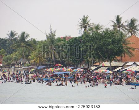Anyer, Indonesia - June 24, 2018: Crowd Of People Doing Activities At Sambolo Beach. Month Of June I