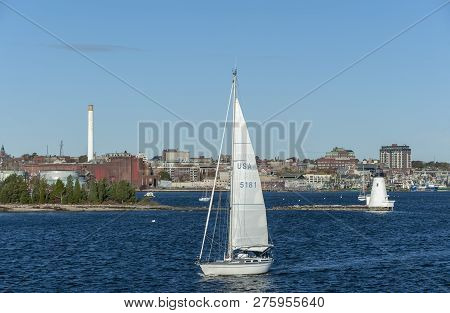 New Bedford, Massachusetts, Usa - October 30, 2018: Sailboat Under Sail On Acushnet River With Palme