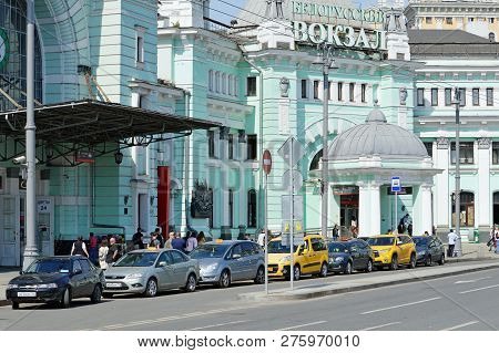 Moscow, Russia - May, 2018: Taxis Stand Near The Sidewalk Near The Entrance To The Belorussky Railwa
