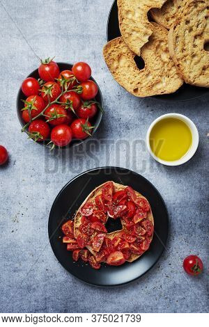 Friselle With Tomato, Oil And Origano