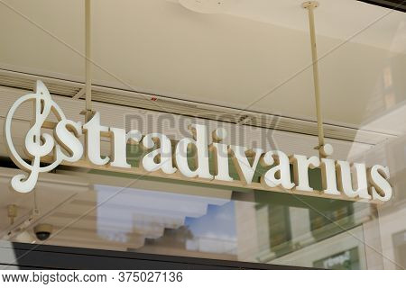 Bordeaux , Aquitaine / France - 07 05 2020 : Stradivarius Logo Sign Of Store For Women Men Clothing 