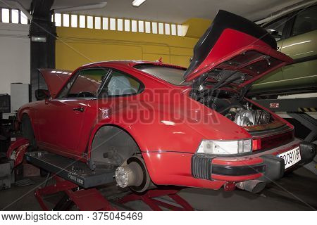 Vigo, Spain - Feb 18, 2020: Engine Of A Red Classic Porsche 911 Coupe Carrera G-modell 915, 1986 On 