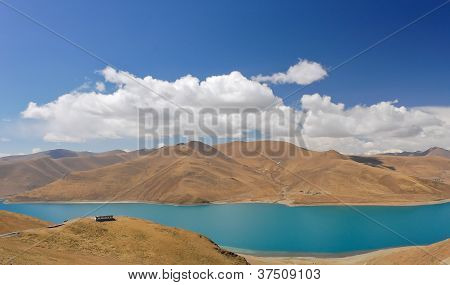Yamdrok kutsal Gölü